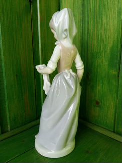 Статуэтка Маленькая прачка, NAO by lladro