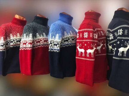 Новогодние свитера с оленями