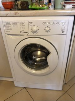 Стиральная машина узкая 42см Indesit iWSB5085