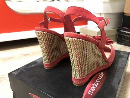 Босоножки на танкетке Moda in Pelle