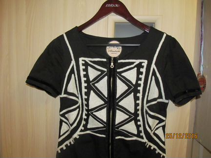 Черное платье с белой вышивкой Испания р.46