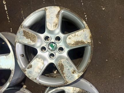 Диски бу оригинал R17 N на Skoda