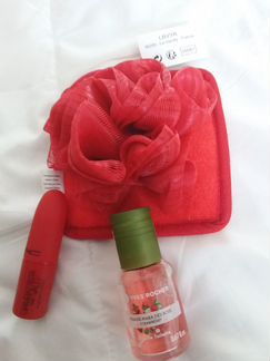 Набор красный подарочный парфюм помада щеточка