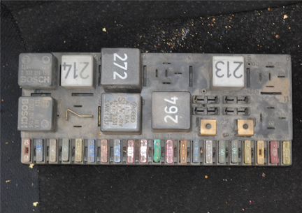 Блок предохранителей и реле для Audi 80, 100