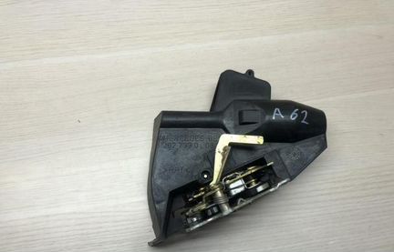 Замок двери задний правый Mercedes W202 W210