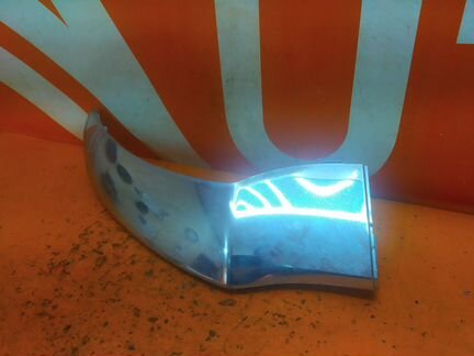 Декоративная накладка бампера передняя левая