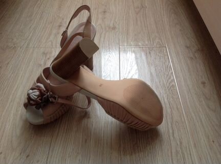 Новые кожаные туфли р-р 38