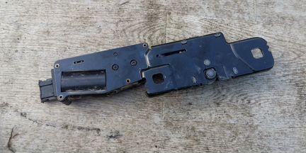 Audi A7 доводчик крышки багажника 4H0827383A