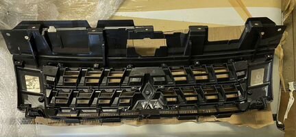 Решетка радиатора, декоративная Паджеро 4 2015+ ре