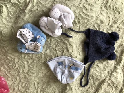 Шапка и пинетки