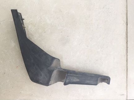 Брызговик передний правый Land Rover Range Rover