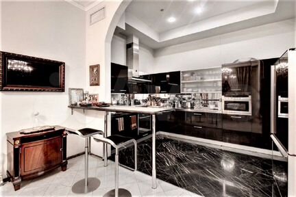 4-к квартира, 198 м², 4/7 эт.