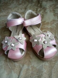Босоножки д/д,р.28,новые продаю