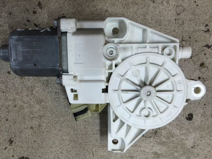 Мотор стеклоподъемника передний Мерседес 164